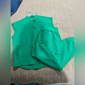 FIGS Scrubs Set